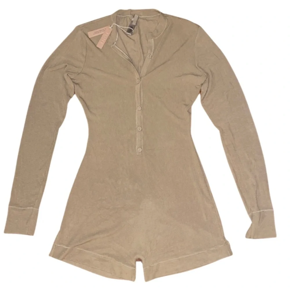 Skims NWT Soft Lounge Henley ✨Limited Edition✨ - Picture 2 of 4